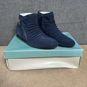 Array Women's Cheyenne Blue Leather Chukka Boots Size 9M- NEW